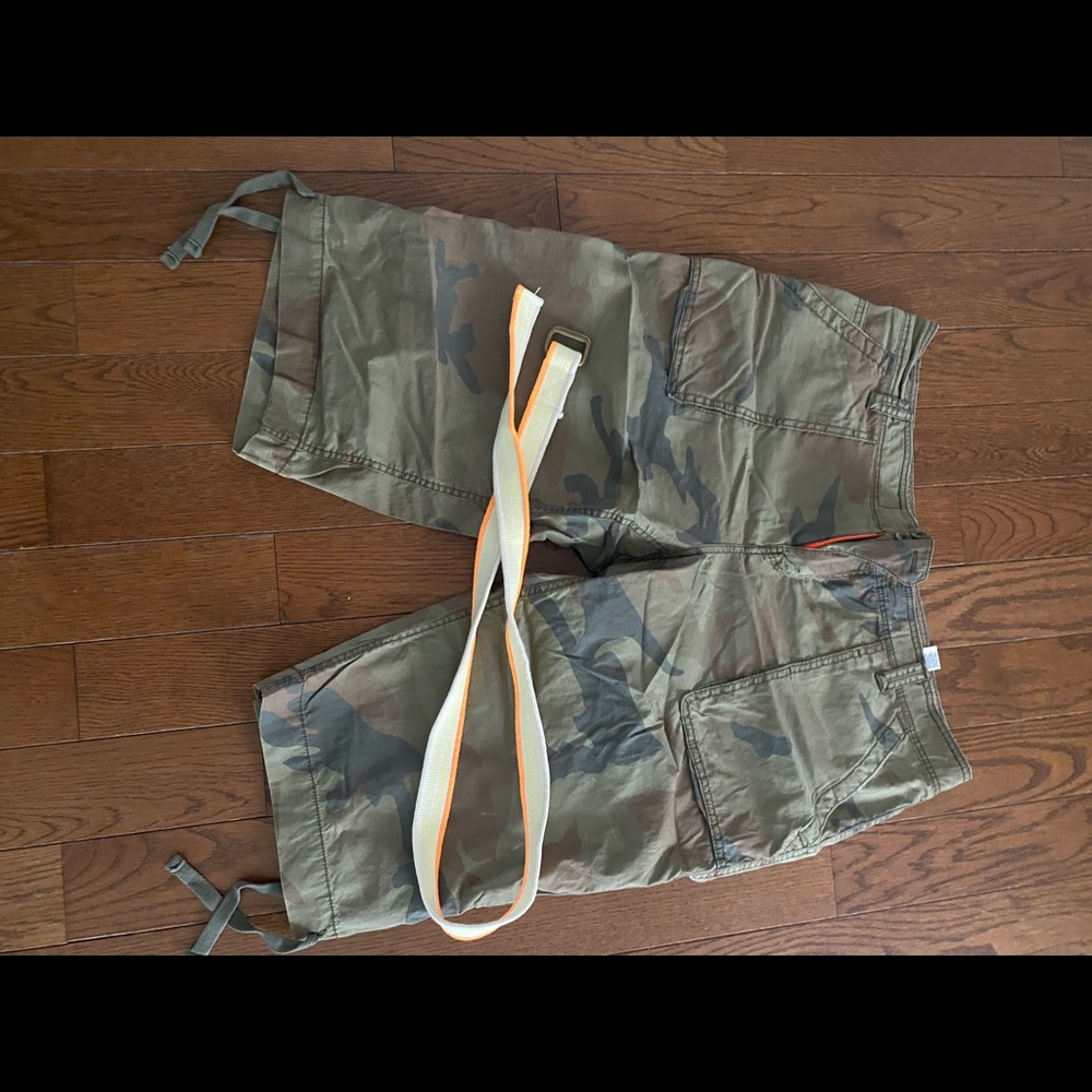 American Eagle Capri with belt size 16